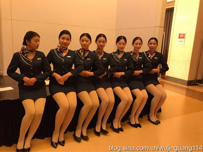 培華學院禮儀美女服務西部經濟論壇，展現專業風采
