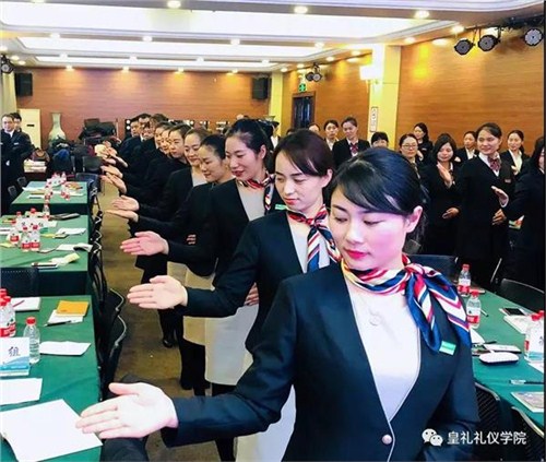提升酒店服務品質，從禮儀培訓開始——云南皇禮禮儀學院助您成就貼心服務